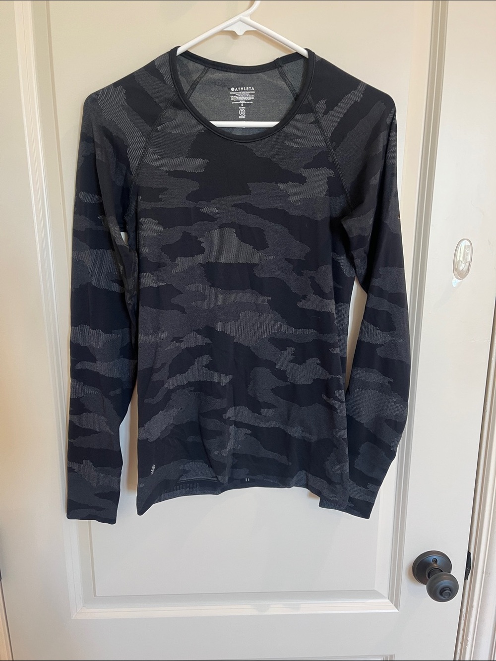 Athleta Women’s Black & Gray Camo long sleeve